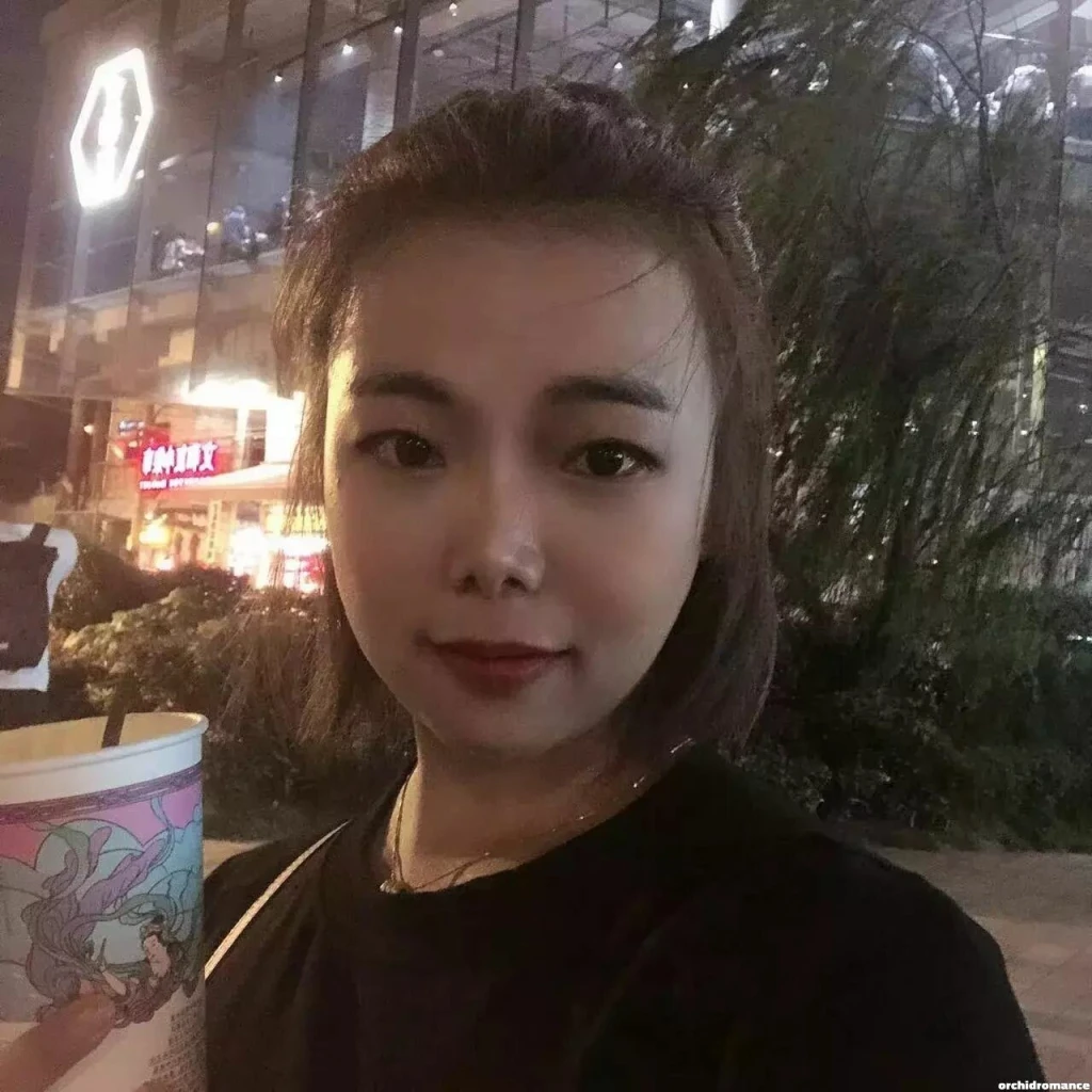 Eva Profile image 1