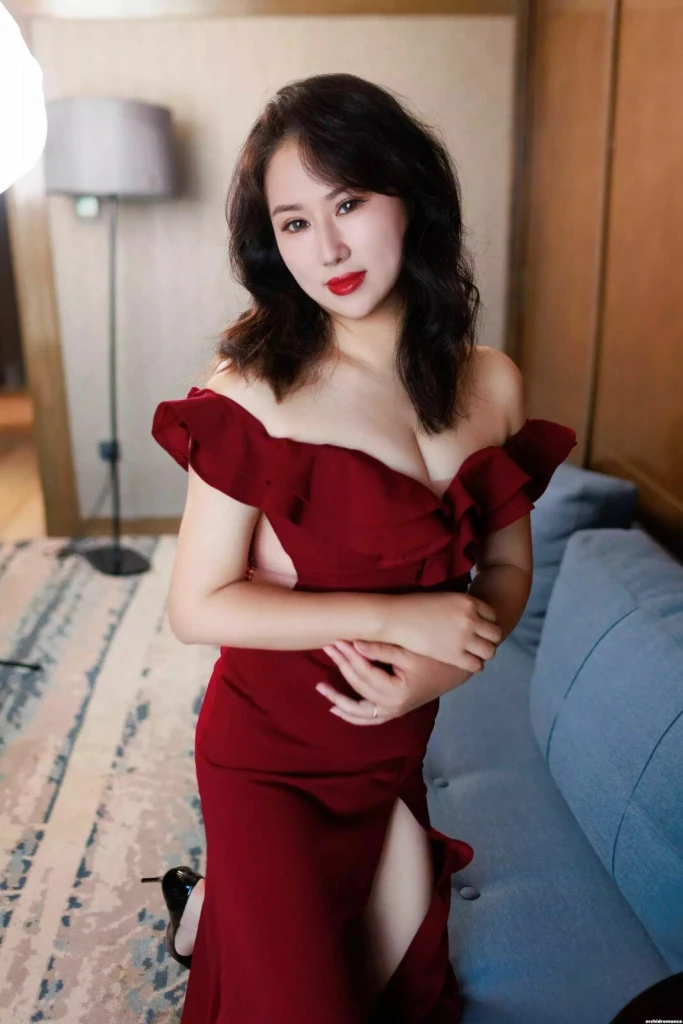 Aizhi Profile image 2