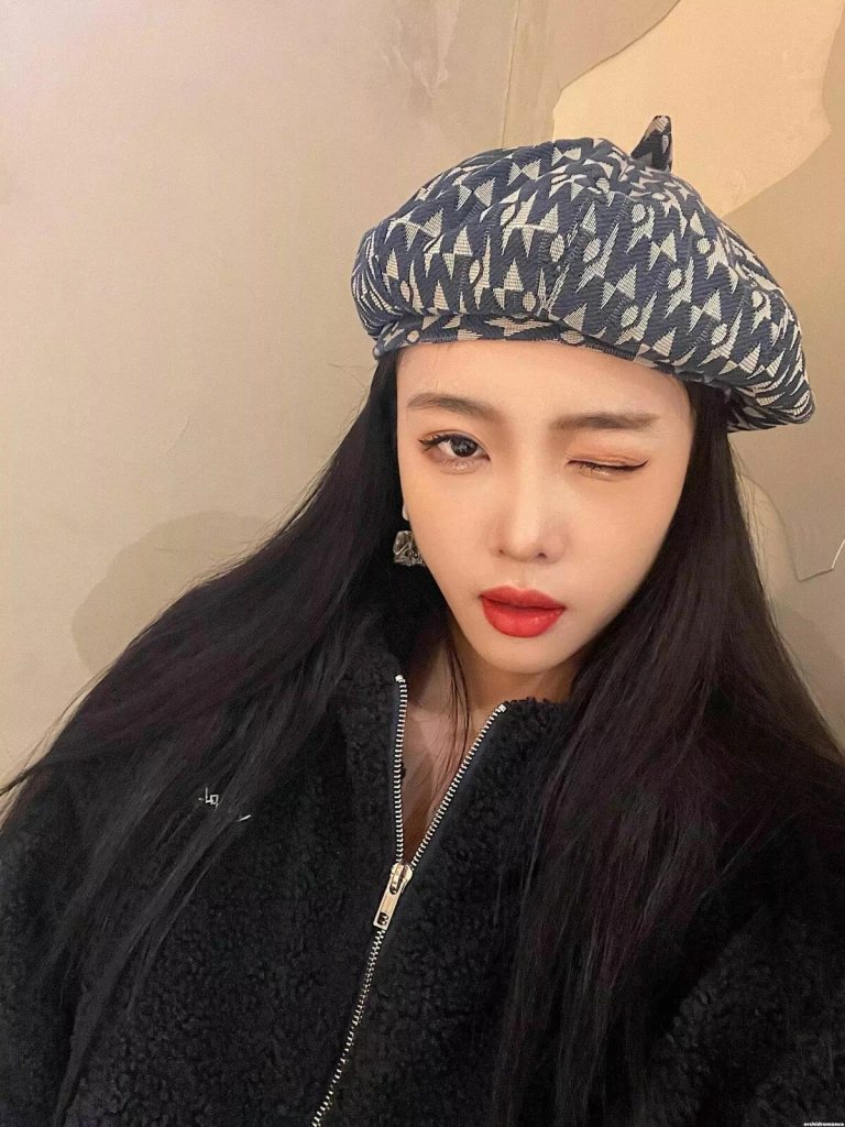 Xiuyue Profile image 3