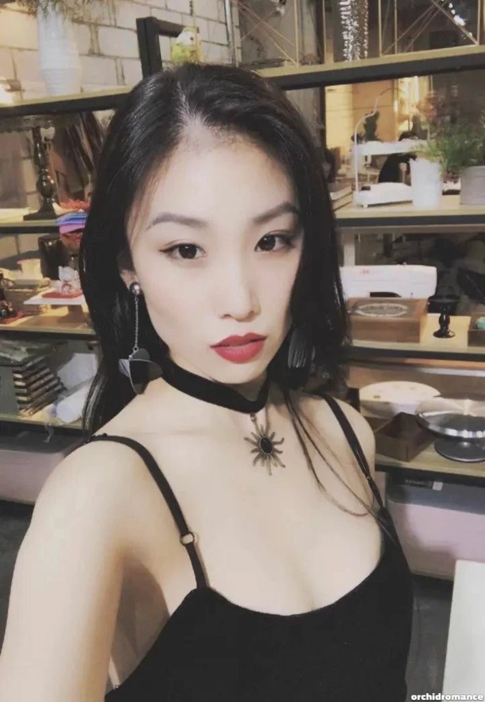 Nina Profile image 1