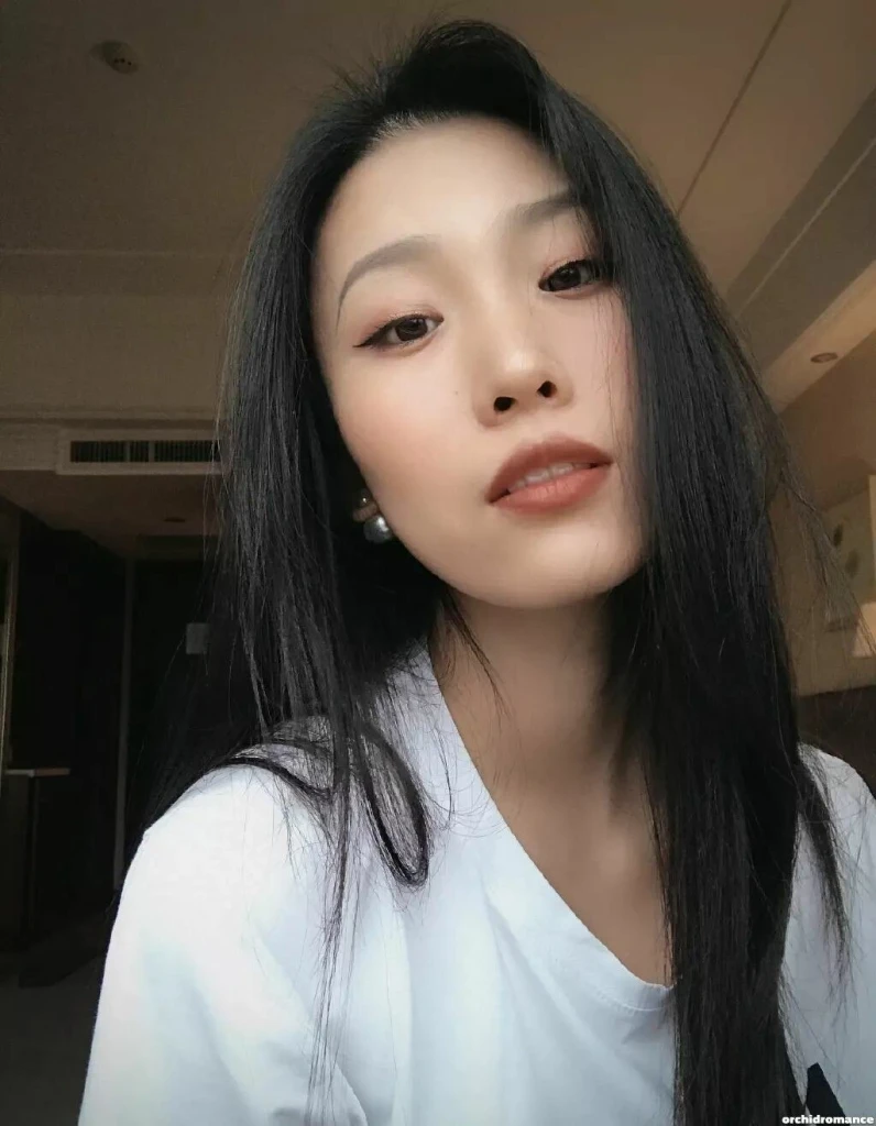 Nina Profile image 2